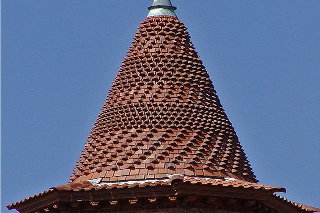Graduated Shingle Nose Tile in Clay Red